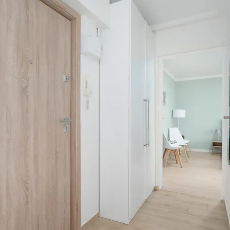 Bukowska Elegancki Z 1 Sypialnia I Biurkiem By Renters Poznań