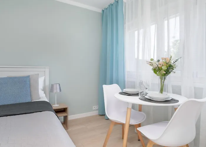 Bukowska Elegancki Z 1 Sypialnia I Biurkiem By Renters Apartment Poznan