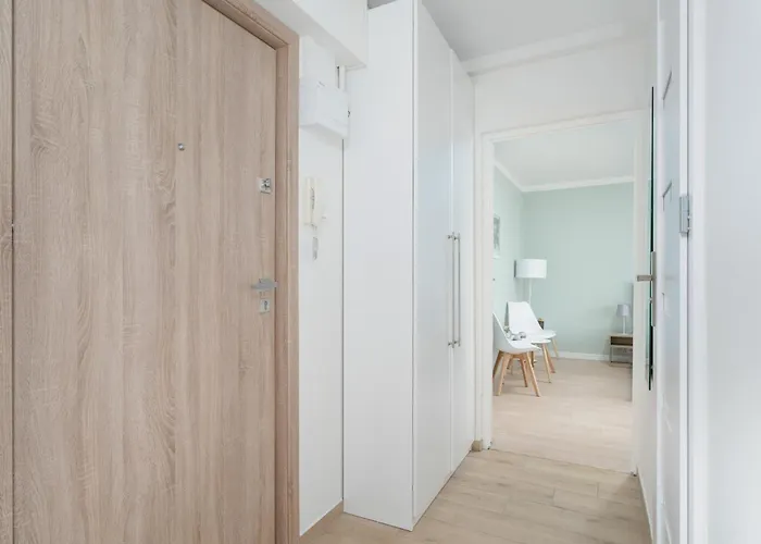 Bukowska Elegancki Z 1 Sypialnia I Biurkiem By Renters بوزنان